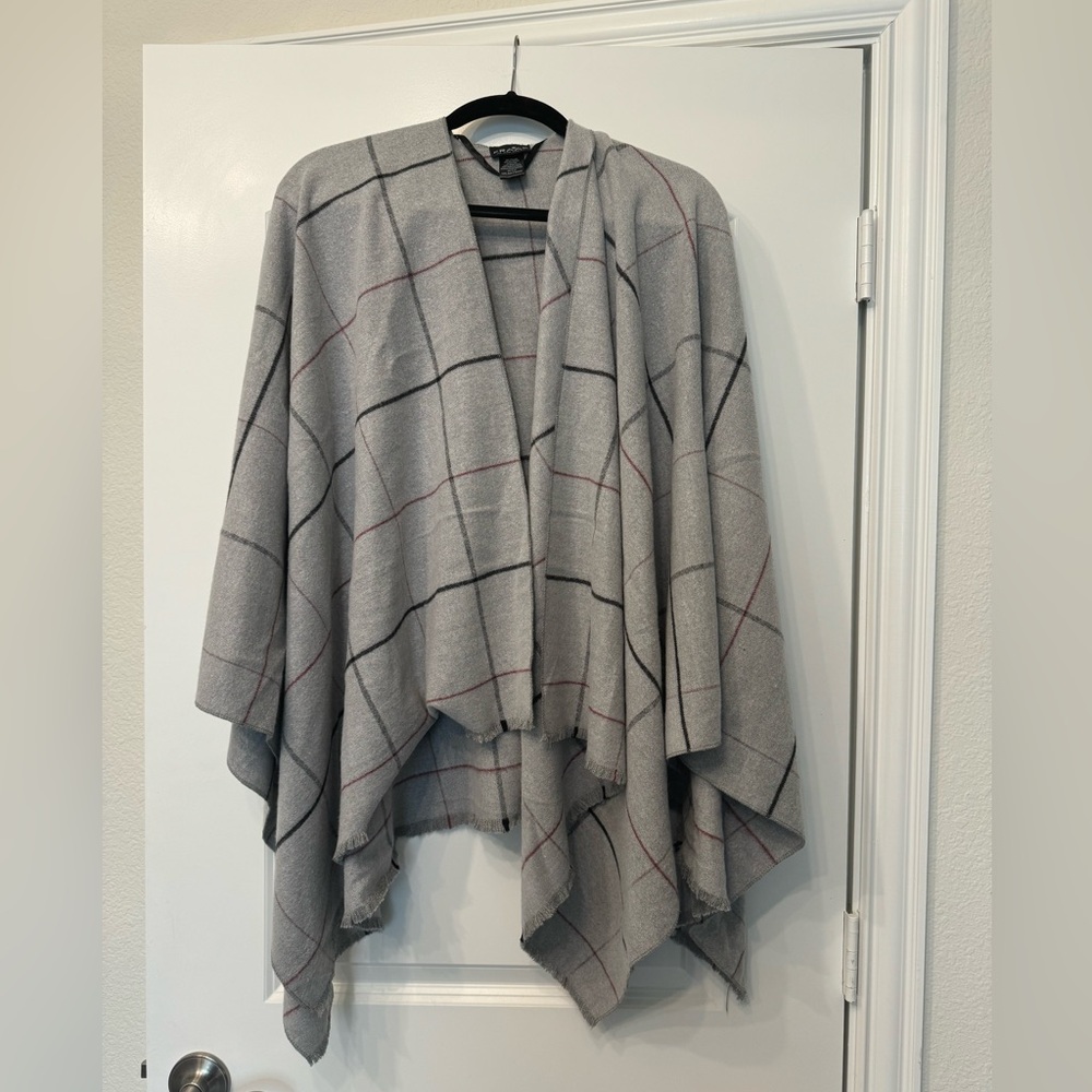 NWOT Fraas Patterned Shawl